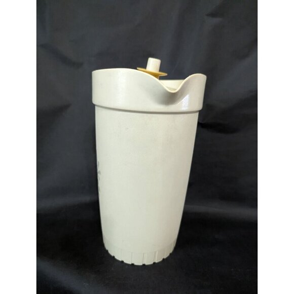 Vintage Tupperware 2 QT Pitcher Press Button Seal Almond #800 - Picture 3 of 9